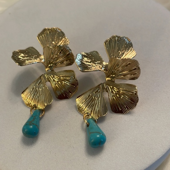 Gold Flower Turquoise Drop Stone Earrings - Picture 7 of 9